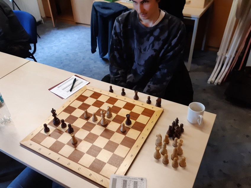 Ein zufriedener Roman vor der Schlussstellung...